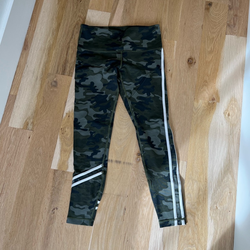 Vimmia camo leggings. White stripes accents. Size medium.